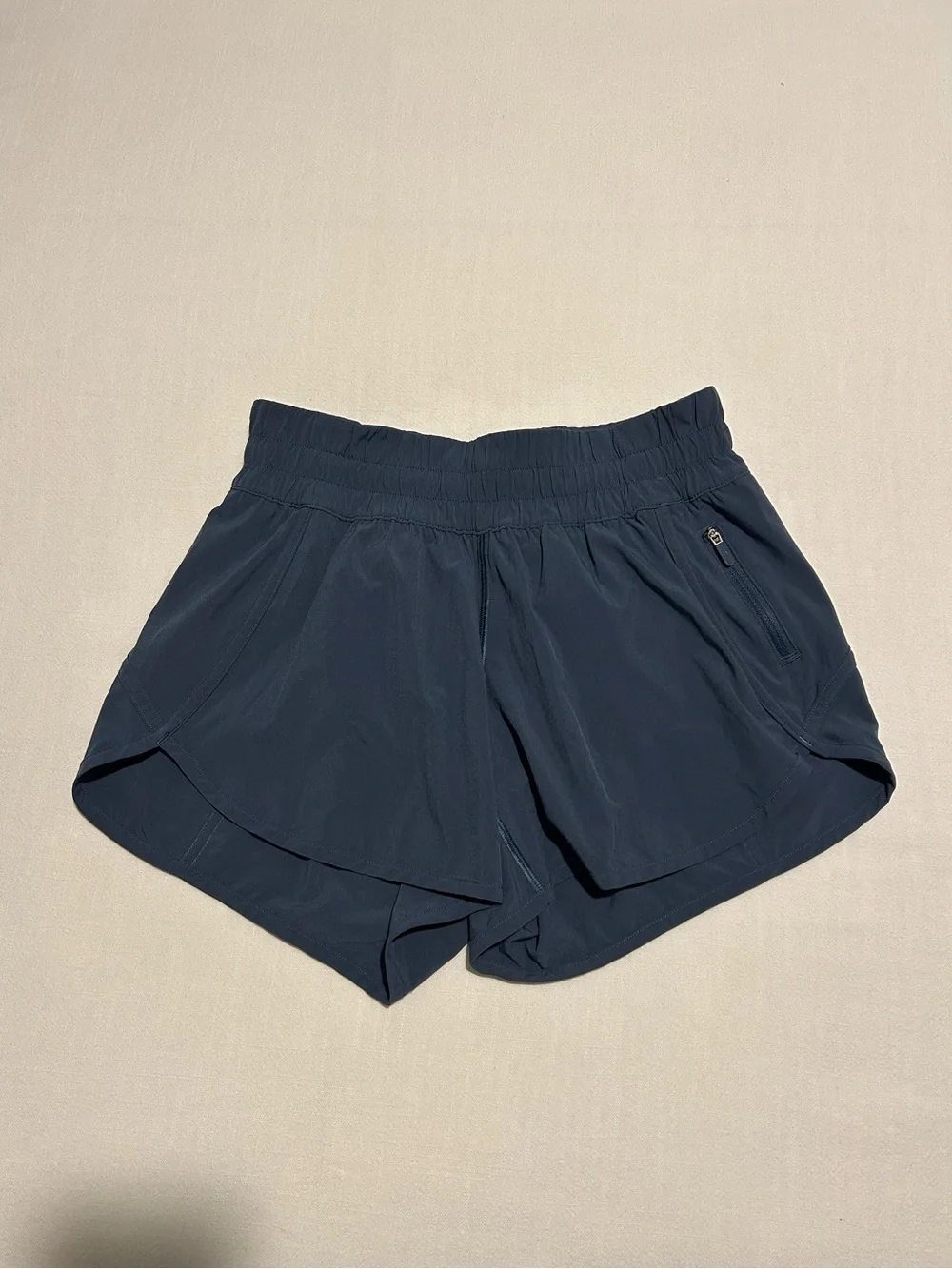 Lululemon Tracker Short 4” Size 6: Iron Blue